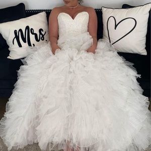 VERA WANG WEDDING DRESS